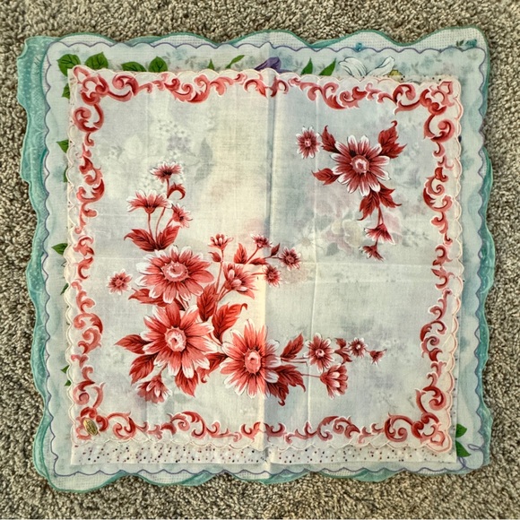 NWT (3) and NWOT (3) Vintage Ladies. Handkerchiefs Made in Japan and Philippines - Picture 10 of 14